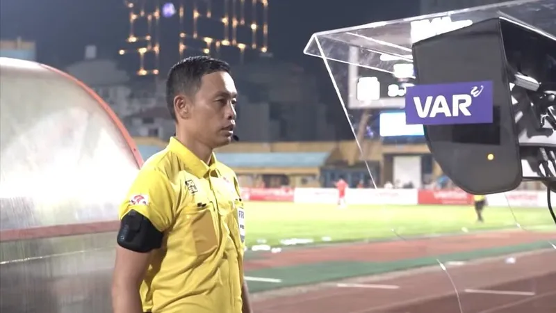 Các CLB và trọng tài tại V-League đã thích nghi dần với công nghệ VAR