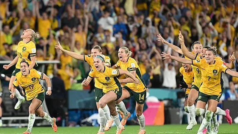 Australia vượt qua Pháp sau 10 lượt sút luân lưu 11m. Ảnh: Getty