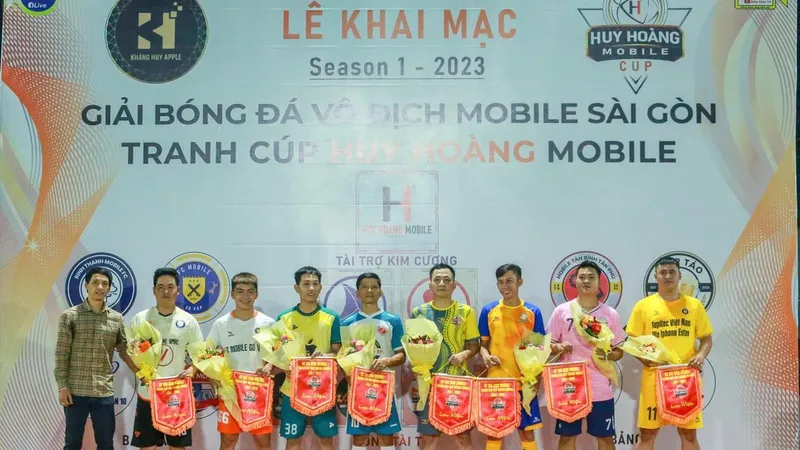 Đại diện các đội chụp ảnh lưu niệm