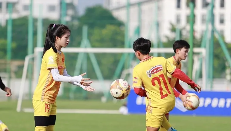 Đội tuyển trên sân tập ngày 17-8