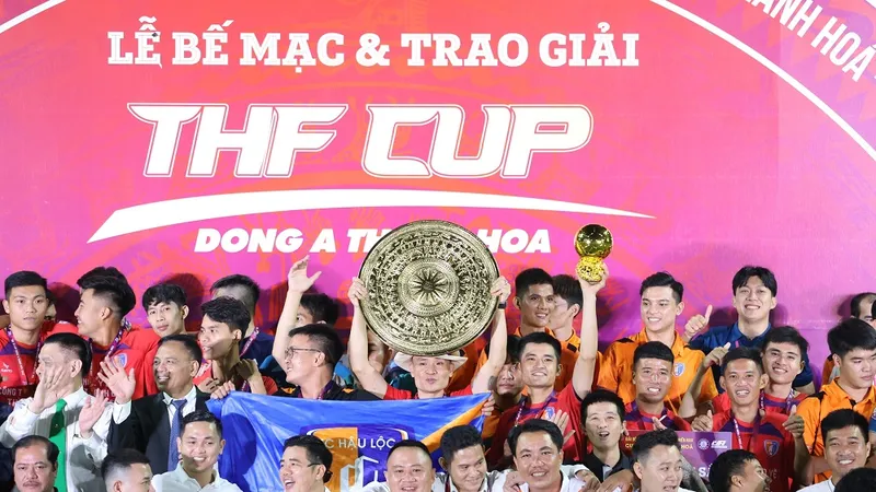 Đội Hậu Lộc trong niềm vui vô địch