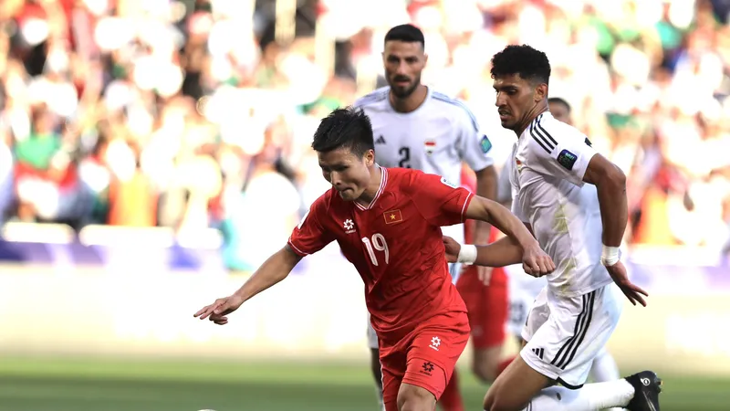 Quang Hải tỏa sáng ở bàn gỡ hòa 2-2. 