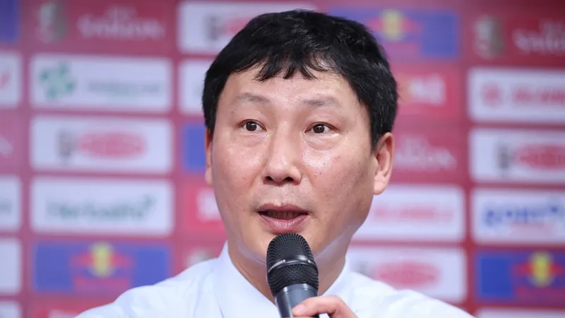 HLV Kim Sang-sik hết lời khen ngợi học trò 