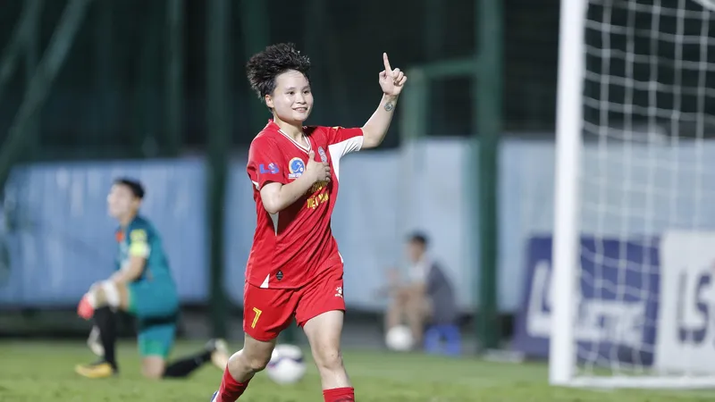 Nguyễn Thị Vạn ghi bàn ấn định chiến thắng 2-1 cho Than KSVN