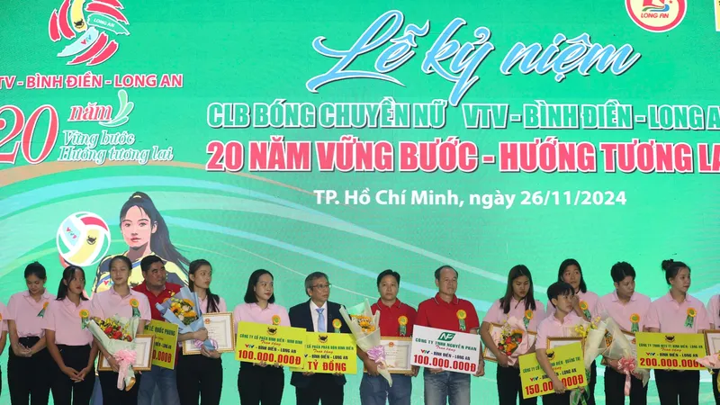 CLB VTV Bình Điền Long An trong ngày kỷ niệm 20 năm. Ảnh: DŨNG PHƯƠNG