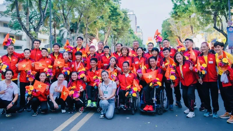 Hữu Hiếu và các HLV, VĐV thể thao TPHCM vinh dự tập luyện để tham dự sự kiện trọng đại vào ngày 30-4. Ảnh: HỮU HIẾU