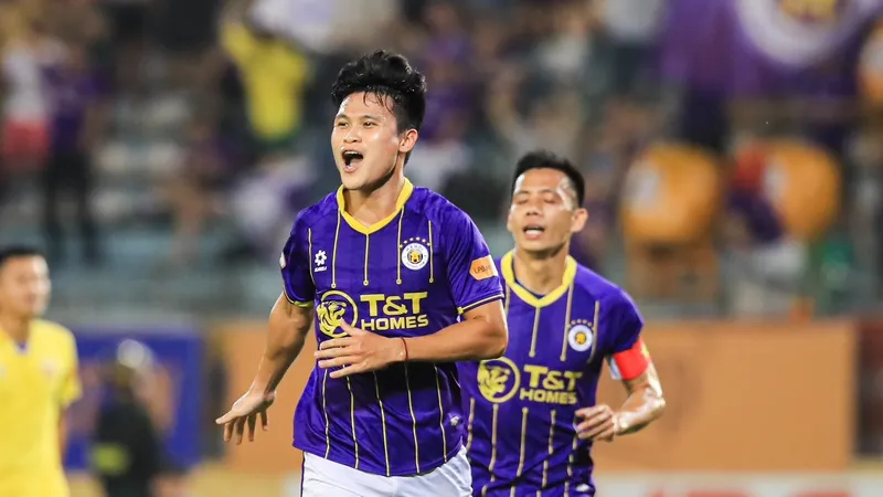 Niềm vui của Tuấn Hải khi ghi bàn thắng trong trận đấu thứ 100 cho Hà Nội FC. 