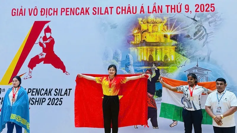 Võ sĩ Quàng Thị Thu Nghĩa (TPHCM) giành HCV hạng cân 75kg nữ ở giải Vôd dịch châu Á 2025. Ảnh: NVCC