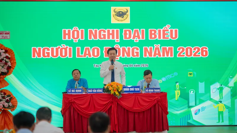 Tổng Giám đốc Ngô Văn Đông và Đoàn chủ tịch điều hành Hội nghị đại biểu người lao động Công ty CPPB Bình Điền năm 2025 và định hướng nhiệm vụ năm 2026.