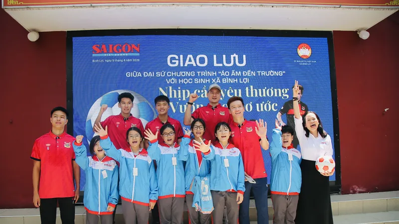 Đặng Văn Lâm cùng các tuyển thủ U23 Việt Nam truyền cảm hứng đến học sinh