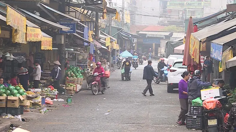 Cảnh sát hình sự Hà Nội đang xác minh nghi án nổ súng cướp tiền ở chợ Long Biên