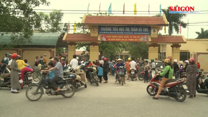 Lo ngại dịch bệnh, gần 500 học sinh một trường tiểu học ở Thái Bình nghỉ học