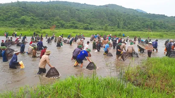 Độc đáo Lễ hội đánh cá Đồng Hoa