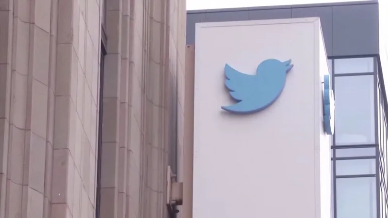 Tài khoản Twitter của ông Obama và nhiều người nổi tiếng thế giới bị hack 
