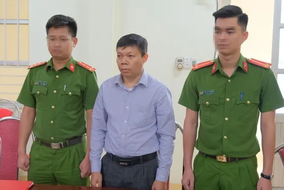Podcast bản tin tối 6-7: Khởi tố nguyên Chủ tịch UBND phường ở TP Cao Bằng; Khởi tố đối tượng người nước ngoài mua bán gần 1kg ma túy