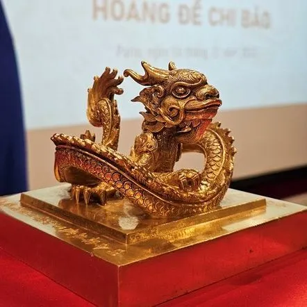 Podcast bản tin trưa 18-11: Ấn vàng “Hoàng đế chi bảo” đã được chuyển giao cho Việt Nam; 1 nạn nhân tử vong trong vụ nổ lớn ở Hà Tĩnh