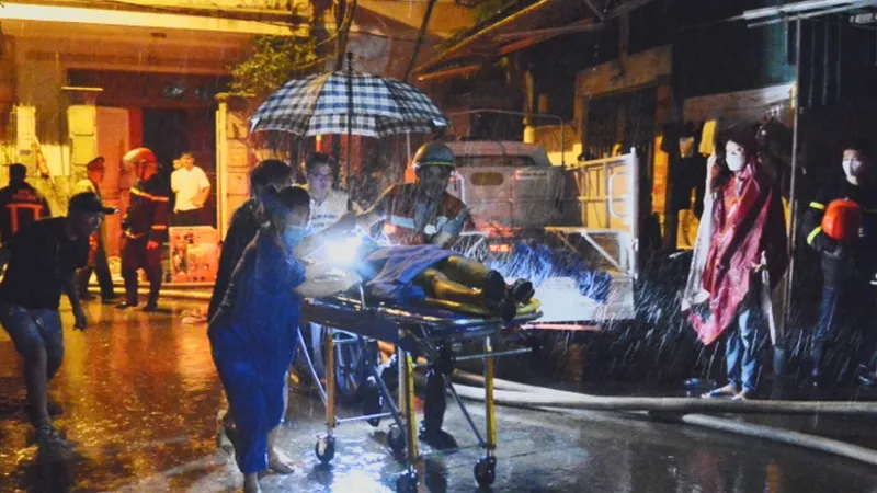 Podcast bản tin trưa 1-2: Danh tính 6 cựu cán bộ bị khởi tố liên quan vụ cháy ở Khương Hạ