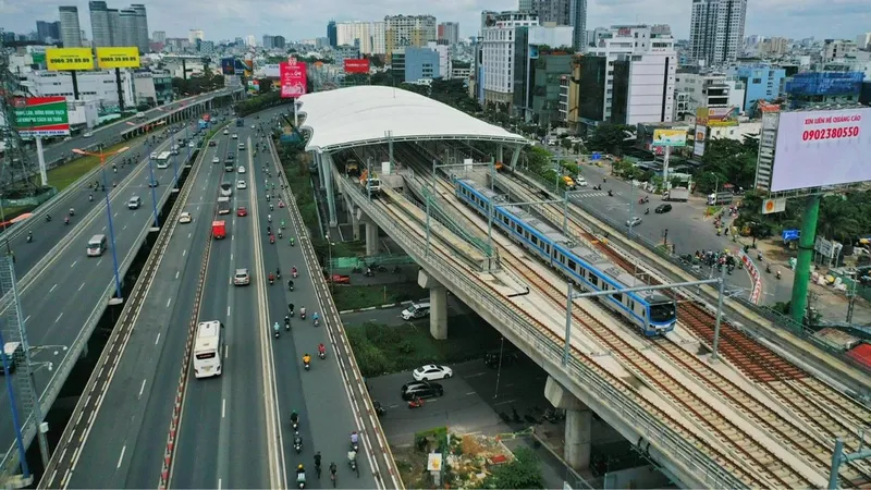 Podcast bản tin tối 1-4: Ngày 1-7, tuyến Metro Bến Thành - Suối Tiên đưa vào chạy 7 đoàn tàu; Một chiến sĩ công an bị tài xế Mazda CX5 hất lên nắp capo