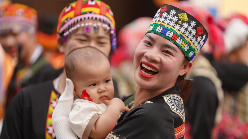 Podcast bản tin tối 5-5: Nụ cười tỏa nắng trên đất Điện Biên; Nhiều hoạt động chăm lo thiết thực công nhân lao động khó khăn