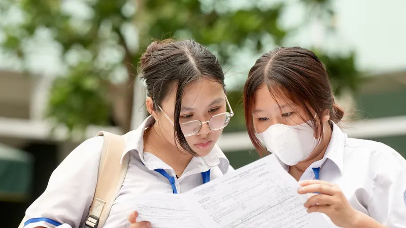 Podcast bản tin tối 27-6: Thí sinh than "đánh lụi" 10 câu cuối của đề thi môn Toán