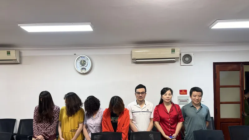 Podcast bản tin trưa 12-7: Tăng giá thu mua vàng SJC 500.000 đồng/lượng; Đường dây tiền ảo hàng ngàn tỷ đồng vừa bị đánh sập