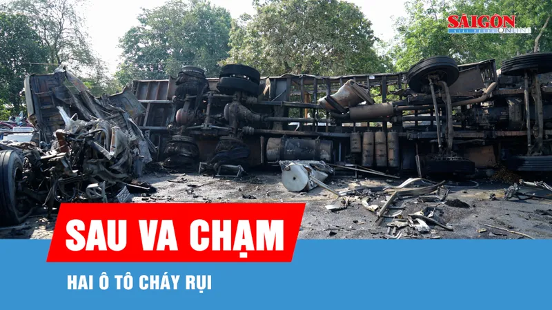 Hai ô tô cháy rụi sau va chạm