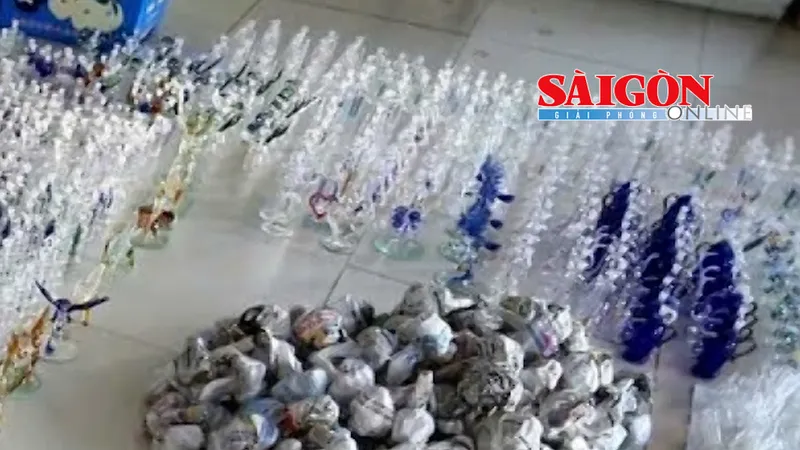Sáng 22-6, Phòng Cảnh sát Điều tra tội phạm về ma túy, Công an TPHCM cho biết, đơn vị đã khởi tố 12 đối tượng liên quan đường dây sản xuất, mua bán phương tiện, dụng cụ dùng vào việc sử dụng trái phép chất ma túy với quy mô lớn.