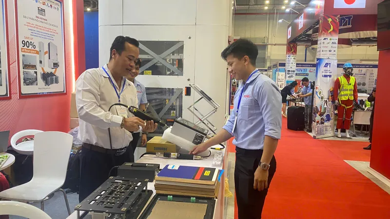 Doanh nghiệp tham gia triển lãm CNHT tại TPHCM. Ảnh: THANH DUNG