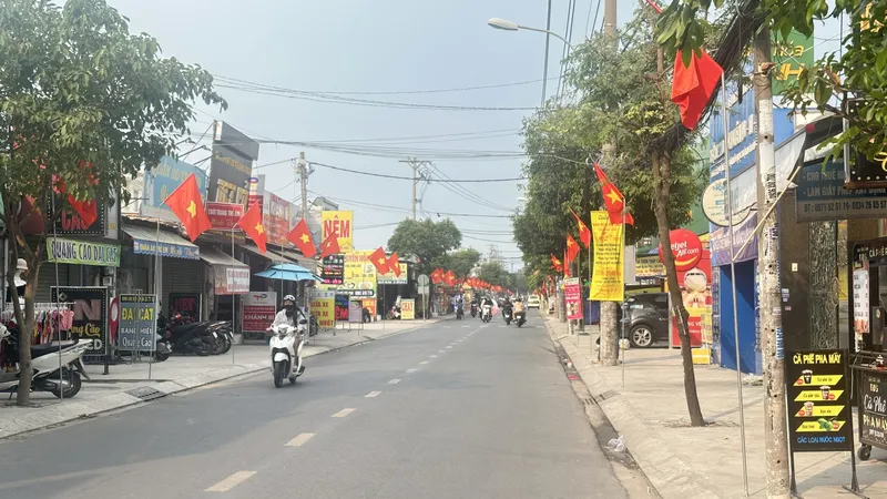 Rực rỡ cờ đỏ chào mừng Đại hội XIV của Đảng 