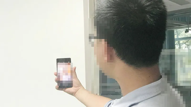 Bị bắt khi lấy điện thoại trộm được chụp ảnh “tự sướng” 