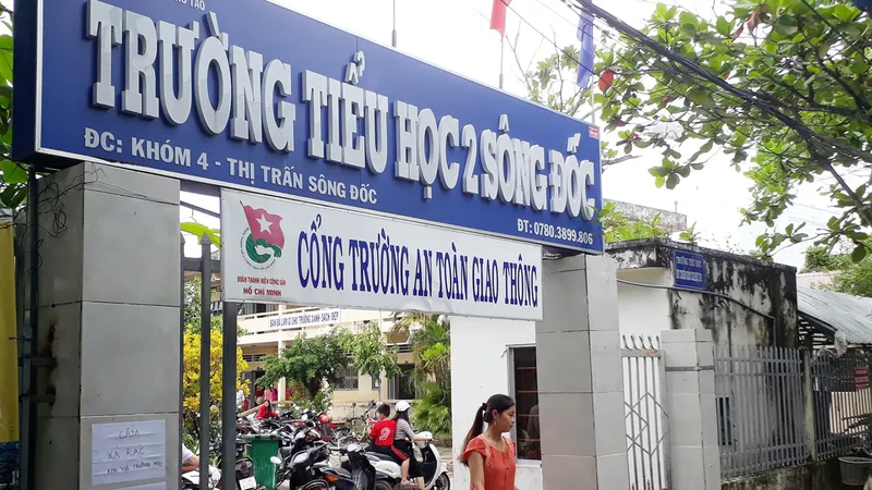 Xã hội hóa giáo dục nhưng ấn định mức thu, buộc cả hộ nghèo cũng phải góp tiền
