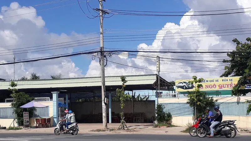Mới đặt cọc đã chiếm đất cất nhà