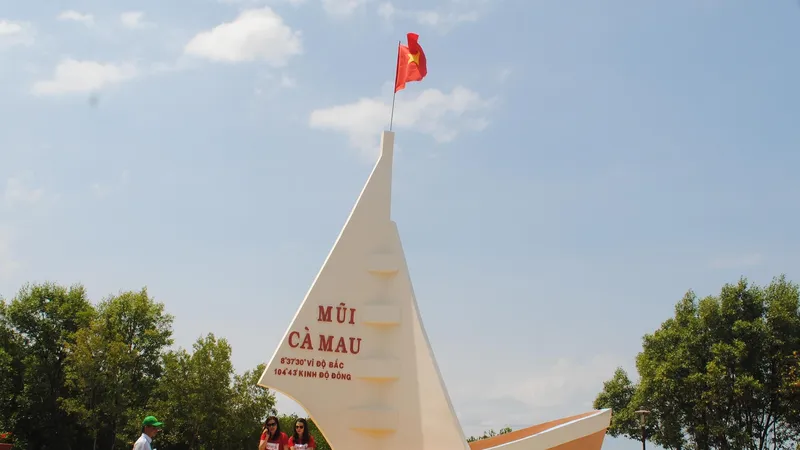 Cà Mau “bội thu” du khách vào những ngày lễ