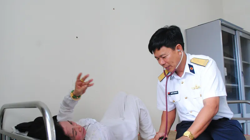 Triển khai chương trình Hải quân Việt Nam làm điểm tựa cho ngư dân vươn khơi, bám biển