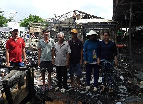 Cà Mau: Tiểu thương cầu cứu vì không được bán tại chỗ cũ sau khi chợ tạm Sông Đốc cháy