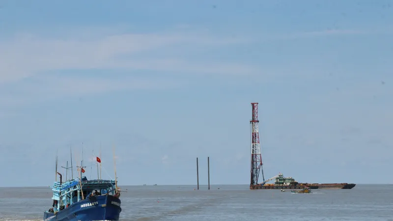 Cửa biển Gành Hào giáp ranh hai tỉnh Cà Mau và Bạc Liêu
