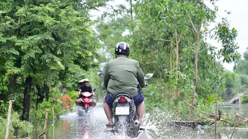 Cà Mau: Hai huyện tiếp tục cho học sinh nghỉ học vì đường ngập