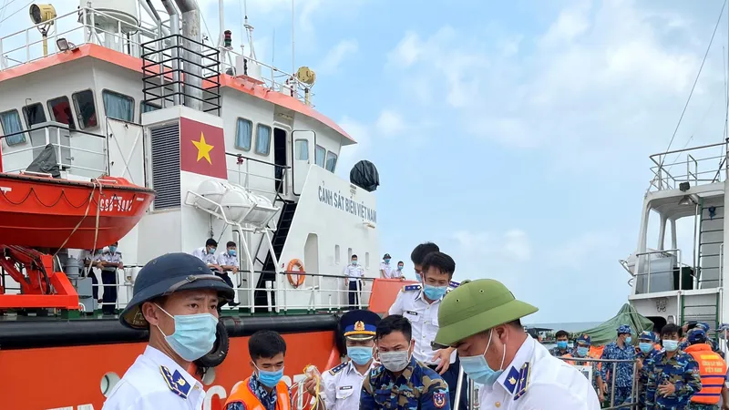 Bộ Tư lệnh Vùng Cảnh sát biển 4 điều tàu đưa ngư dân vào TP Phú Quốc cấp cứu