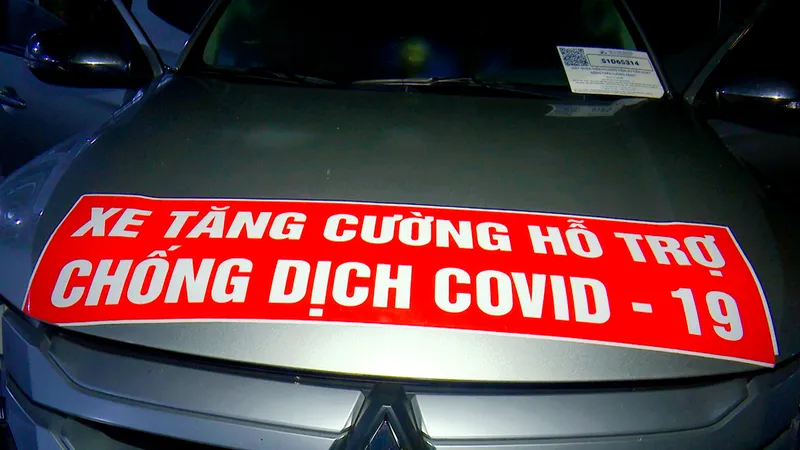 Các đối tượng lợi dụng xe có đăng ký luồng xanh hỗ trợ phòng, chống dịch để bán ma túy. Ảnh: TRỌNG NGUYỄN