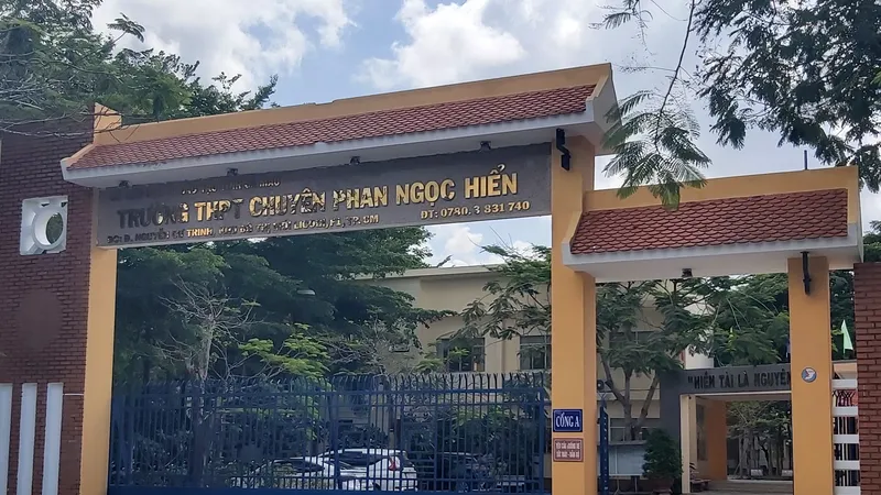 Sở GD-ĐT Cà Mau báo cáo vụ học sinh giỏi bị điểm 0 tiếng Anh vì ngủ quên