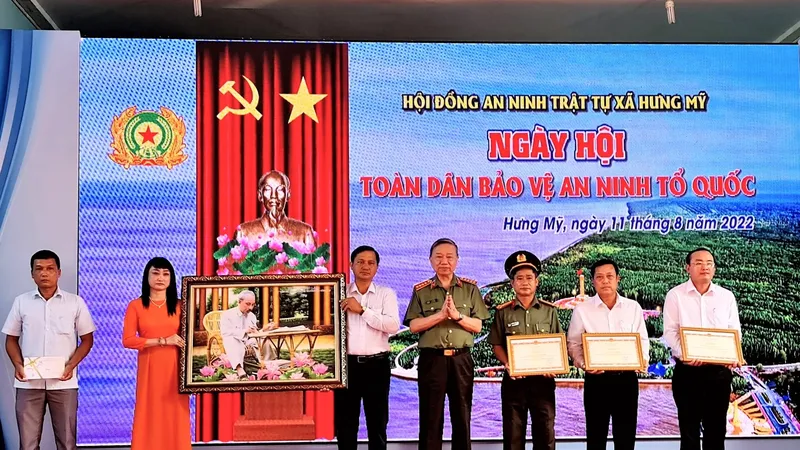 Bộ trưởng Bộ Công an Tô Lâm dự Ngày hội Toàn dân bảo vệ an ninh Tổ quốc tại Cà Mau