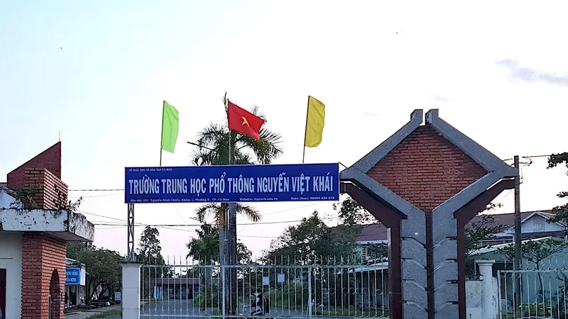 Cà Mau: Học sinh cấp 3 bị chém gần cổng trường
