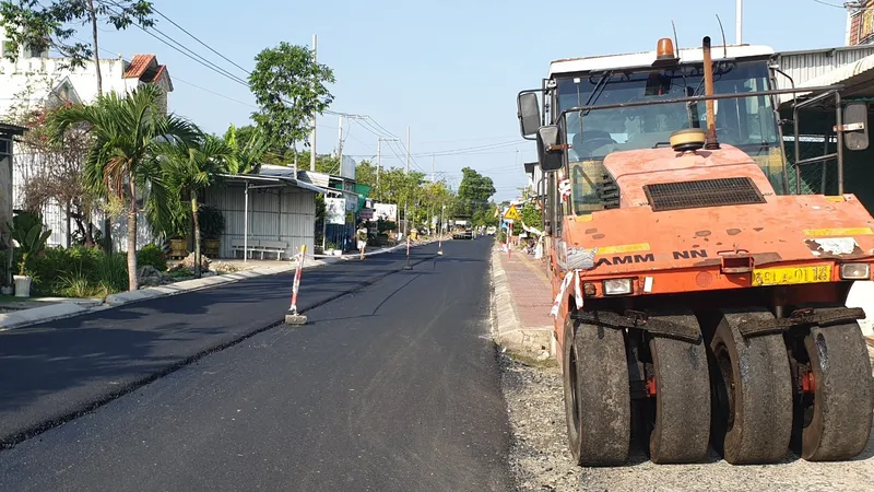 Cà Mau: Xe lu cán chết công nhân khi láng nhựa mặt đường