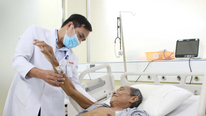 Cứu sống bệnh nhân bị ong vò vẽ đốt nguy kịch