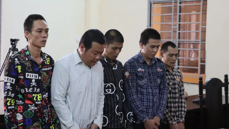 Cà Mau: Hành hạ dã man 2 ngư dân trên tàu cá, 5 bị cáo lãnh hơn 26 năm tù