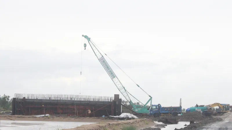 Kiên quyết xử lý nhà thầu thi công chậm trễ dự án thành phần cao tốc đoạn Hậu Giang - Cà Mau