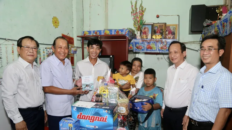 Chương trình "Cùng ngư dân thắp sáng đèn trên biển" góp phần bảo vệ chủ quyền biển đảo