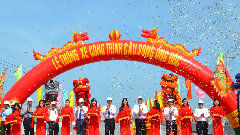 Phó Thủ tướng Lê Minh Khái dự lễ thông xe cầu sông Ông Đốc (Cà Mau)