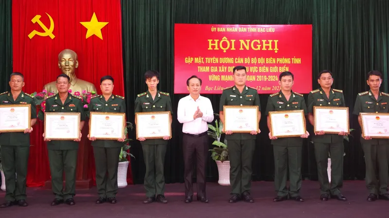 Bạc Liêu: Tuyên dương 25 cán bộ Bộ đội Biên phòng tham gia xây dựng khu vực biên giới biển 