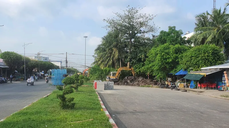 Vụ hai ngôi nhà nằm giữa đường 20 năm ở Bạc Liêu: Hộ dân đồng ý giao mặt bằng